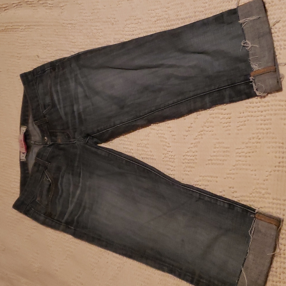 Easy Money Capris - Picture 2 of 6